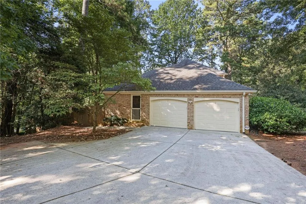 570 Old Harbor Drive, Atlanta, Georgia 30328, 4 Bedrooms Bedrooms, ,3 BathroomsBathrooms,Residential,For Sale,570 Old Harbor Drive,7643178