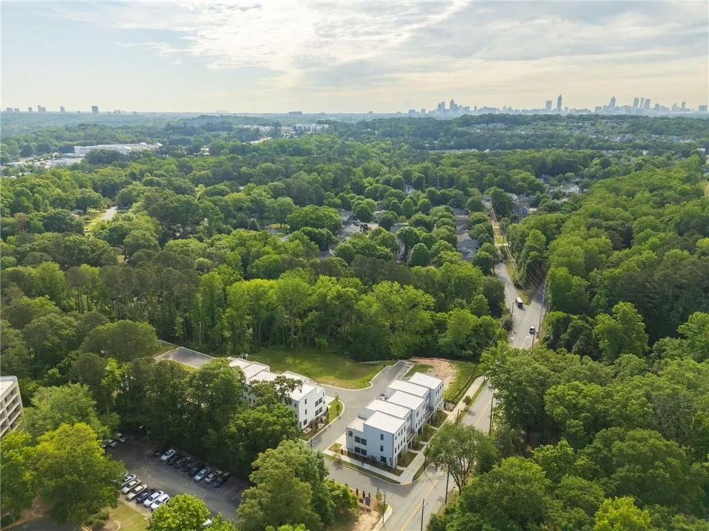 2200 Carlton Court Unit 6, Atlanta, Georgia 30318, 4 Bedrooms Bedrooms, ,3 BathroomsBathrooms,Residential,Sold,2200 Carlton Court Unit 6,7576304