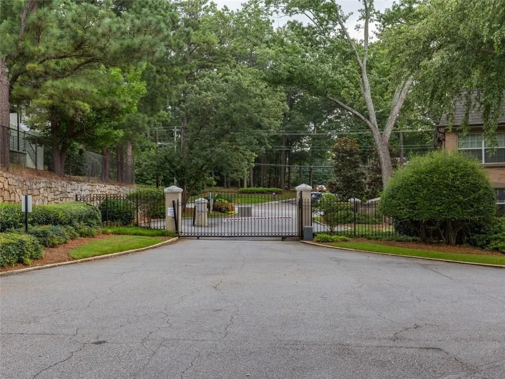 6980 Roswell Road Unit O6, Sandy Springs, Georgia 30328, 3 Bedrooms Bedrooms, ,2 BathroomsBathrooms,Residential,Sold,6980 Roswell Road Unit O6,5885369