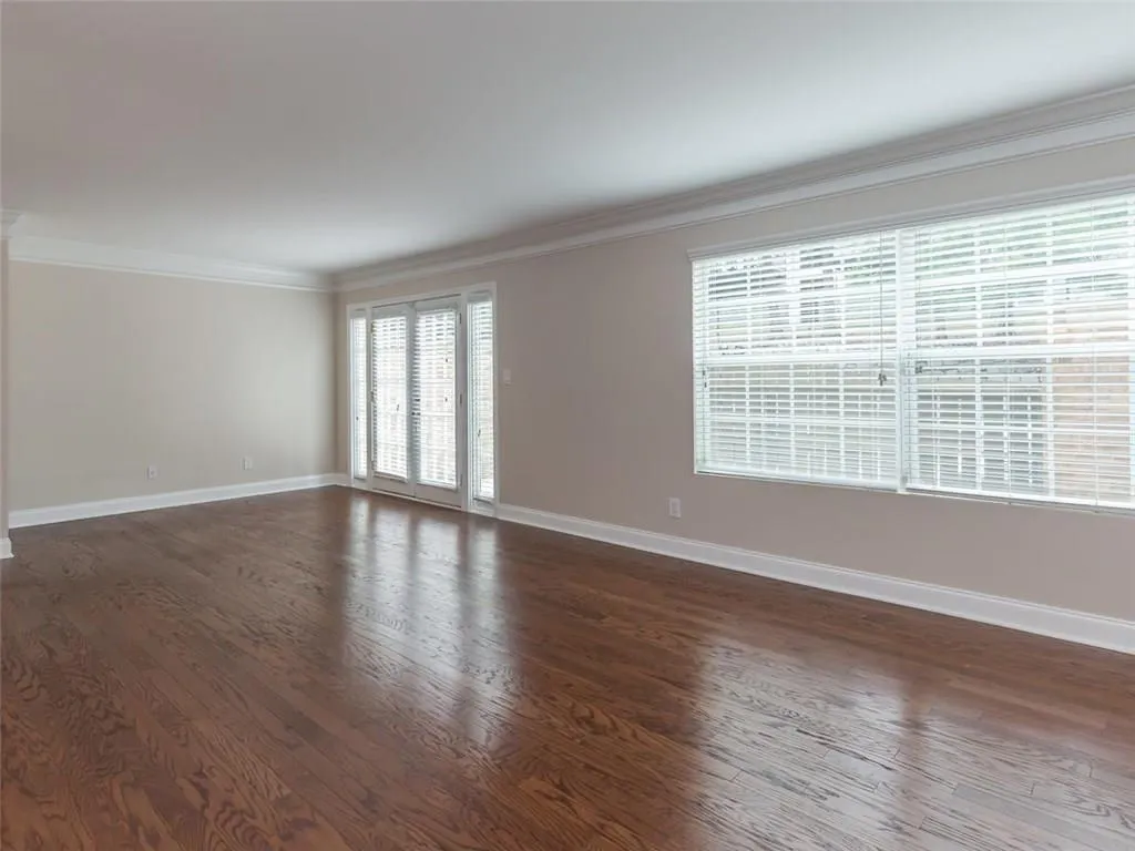 6980 Roswell Road Unit O6, Sandy Springs, Georgia 30328, 3 Bedrooms Bedrooms, ,2 BathroomsBathrooms,Residential,Sold,6980 Roswell Road Unit O6,5885369