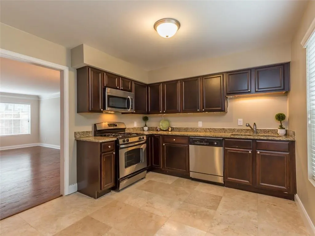 6980 Roswell Road Unit O6, Sandy Springs, Georgia 30328, 3 Bedrooms Bedrooms, ,2 BathroomsBathrooms,Residential,Sold,6980 Roswell Road Unit O6,5885369