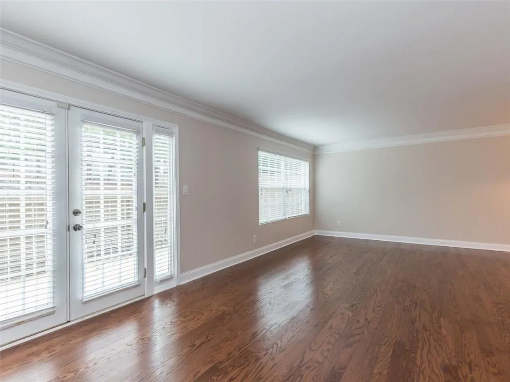 6980 Roswell Road Unit O6, Sandy Springs, Georgia 30328, 3 Bedrooms Bedrooms, ,2 BathroomsBathrooms,Residential,Sold,6980 Roswell Road Unit O6,5885369