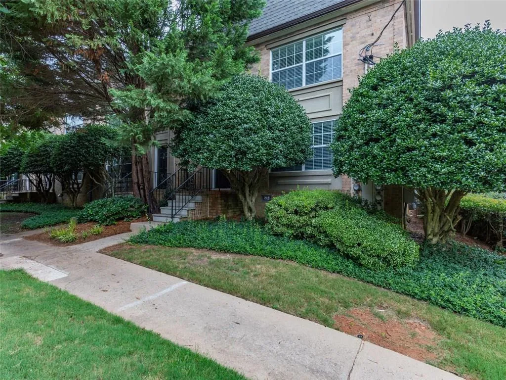 6980 Roswell Road Unit O6, Sandy Springs, Georgia 30328, 3 Bedrooms Bedrooms, ,2 BathroomsBathrooms,Residential,Sold,6980 Roswell Road Unit O6,5885369