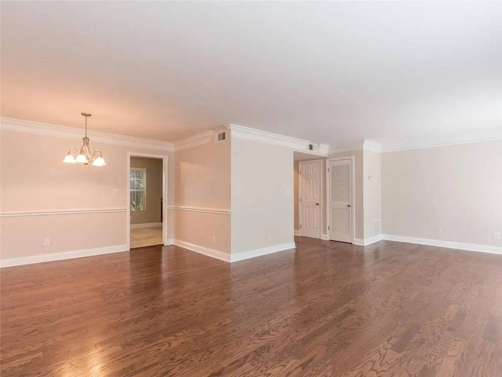 6980 Roswell Road Unit O6, Sandy Springs, Georgia 30328, 3 Bedrooms Bedrooms, ,2 BathroomsBathrooms,Residential,Sold,6980 Roswell Road Unit O6,5885369