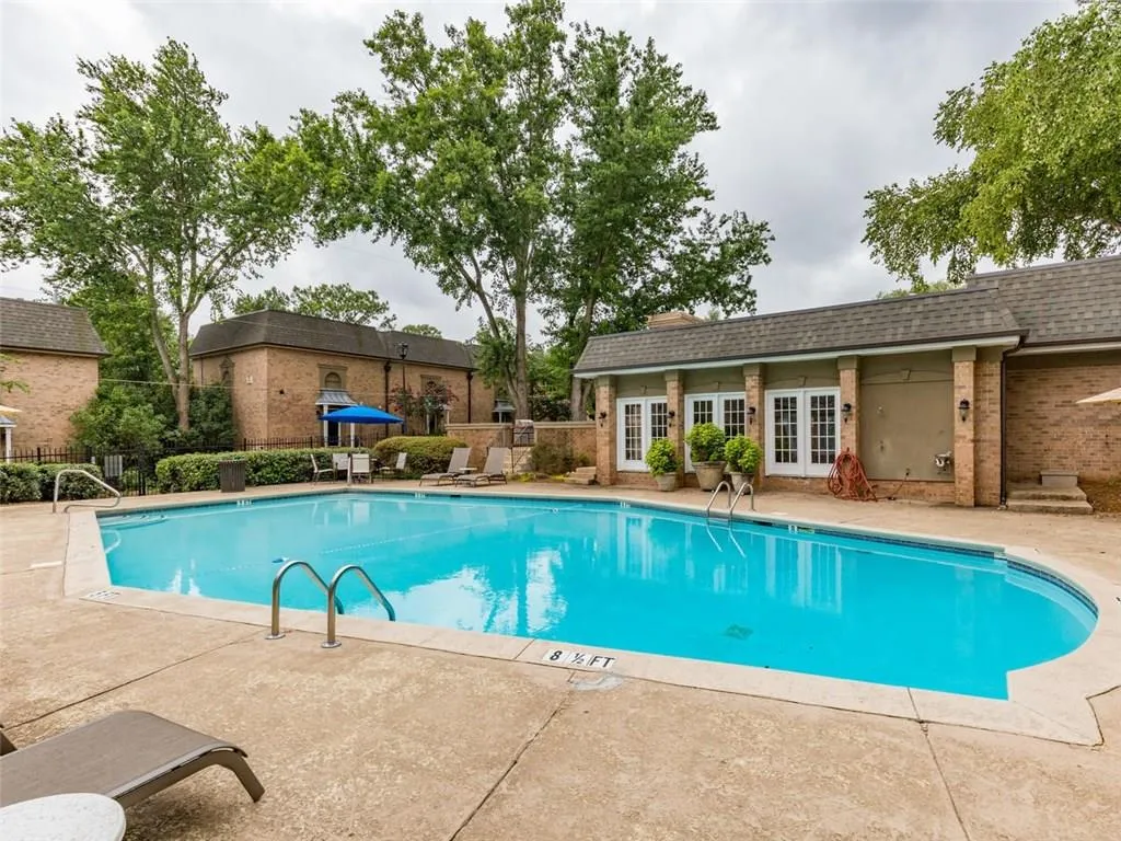 6980 Roswell Road Unit O6, Sandy Springs, Georgia 30328, 3 Bedrooms Bedrooms, ,2 BathroomsBathrooms,Residential,Sold,6980 Roswell Road Unit O6,5885369