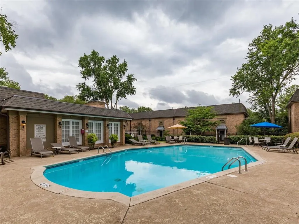 6980 Roswell Road Unit O6, Sandy Springs, Georgia 30328, 3 Bedrooms Bedrooms, ,2 BathroomsBathrooms,Residential,Sold,6980 Roswell Road Unit O6,5885369