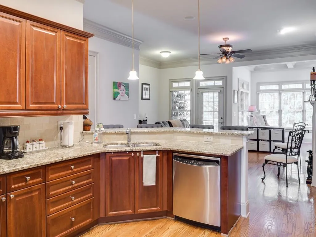 941 Persimmon Point, Sandy Springs, Georgia 30328, 2 Bedrooms Bedrooms, ,3 BathroomsBathrooms,Residential,Sold,941 Persimmon Point,5822718