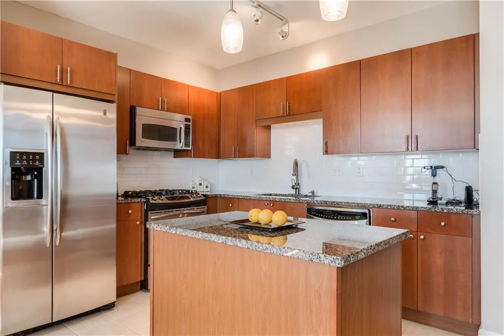 2626 Peachtree Road Nw Unit 1005, Atlanta, Georgia 30305, 2 Bedrooms Bedrooms, ,2 BathroomsBathrooms,Residential,Sold,2626 Peachtree Road Nw Unit 1005,5953261