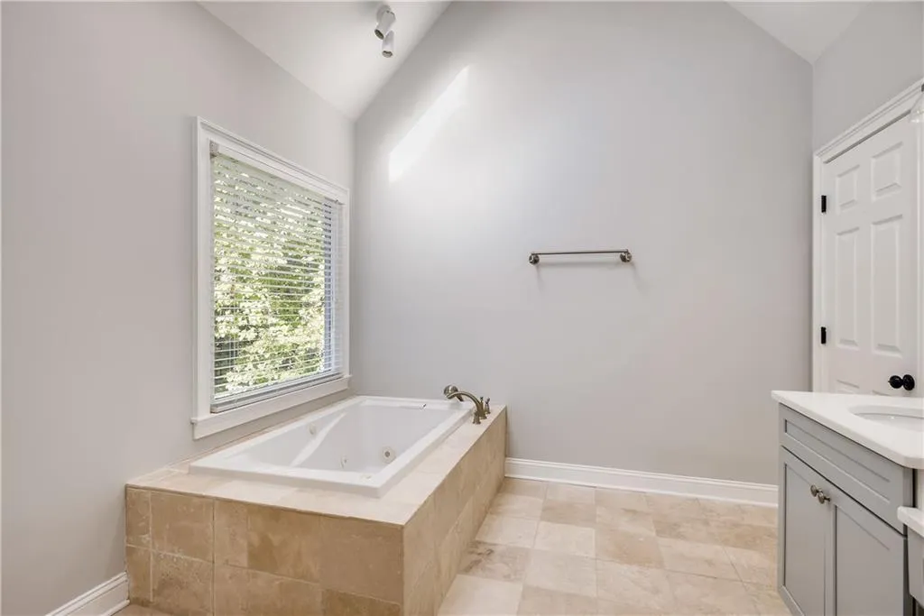 340 Aldenshire Place, Sandy Springs, Georgia 30350, 5 Bedrooms Bedrooms, ,4 BathroomsBathrooms,Residential,Sold,340 Aldenshire Place,6637079