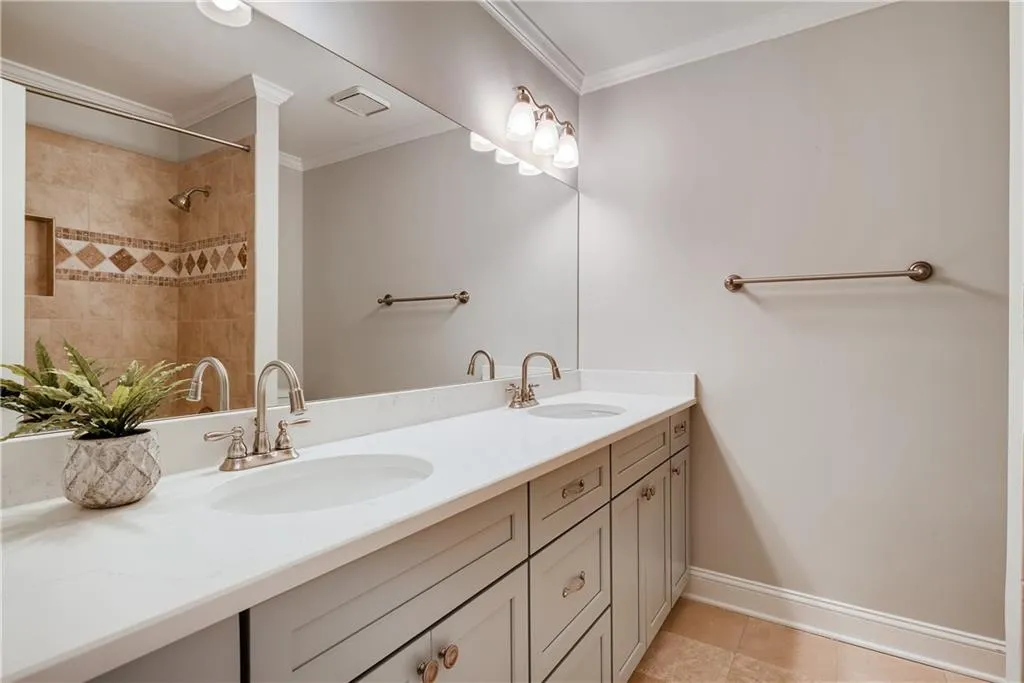 340 Aldenshire Place, Sandy Springs, Georgia 30350, 5 Bedrooms Bedrooms, ,4 BathroomsBathrooms,Residential,Sold,340 Aldenshire Place,6637079