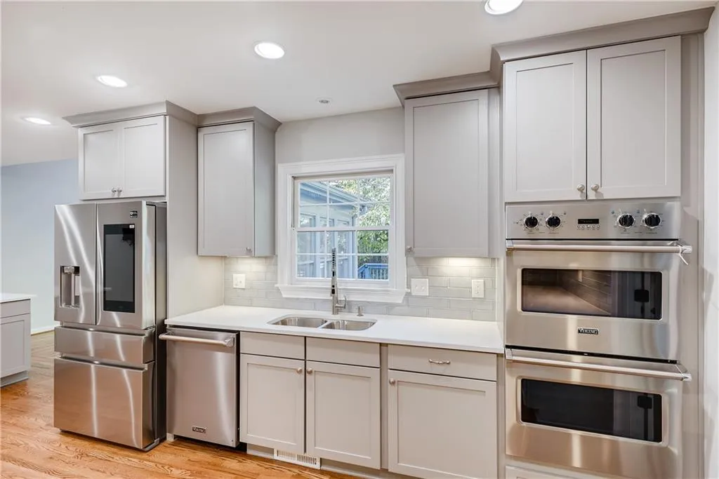 340 Aldenshire Place, Sandy Springs, Georgia 30350, 5 Bedrooms Bedrooms, ,4 BathroomsBathrooms,Residential,Sold,340 Aldenshire Place,6637079