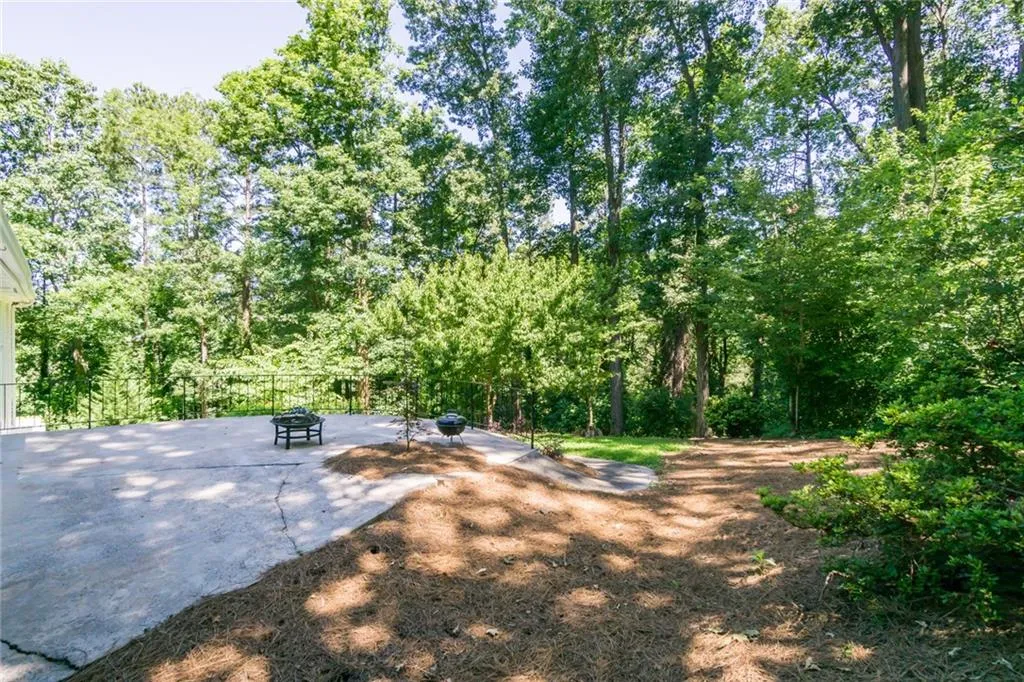 5615 Kayron Drive, Atlanta, Georgia 30342, 3 Bedrooms Bedrooms, ,2 BathroomsBathrooms,Residential,Sold,5615 Kayron Drive,5999820