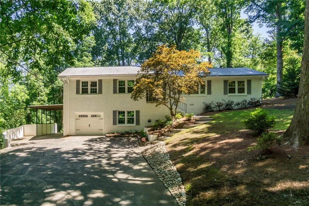 5615 Kayron Drive, Atlanta, Georgia 30342, 3 Bedrooms Bedrooms, ,2 BathroomsBathrooms,Residential,Sold,5615 Kayron Drive,5999820