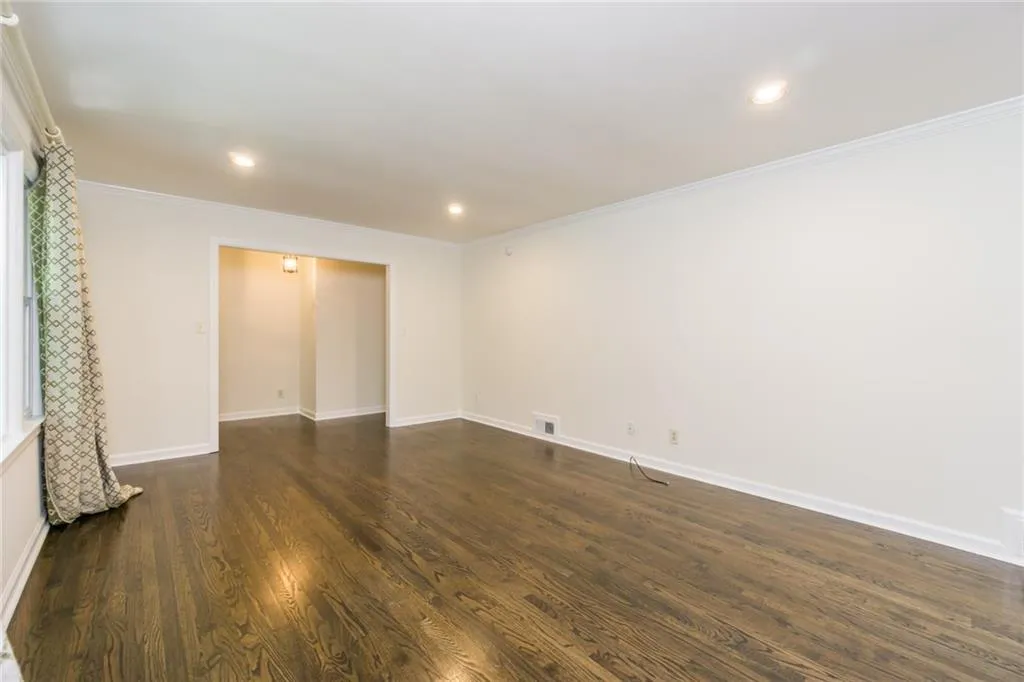 5615 Kayron Drive, Atlanta, Georgia 30342, 3 Bedrooms Bedrooms, ,2 BathroomsBathrooms,Residential,Sold,5615 Kayron Drive,5999820