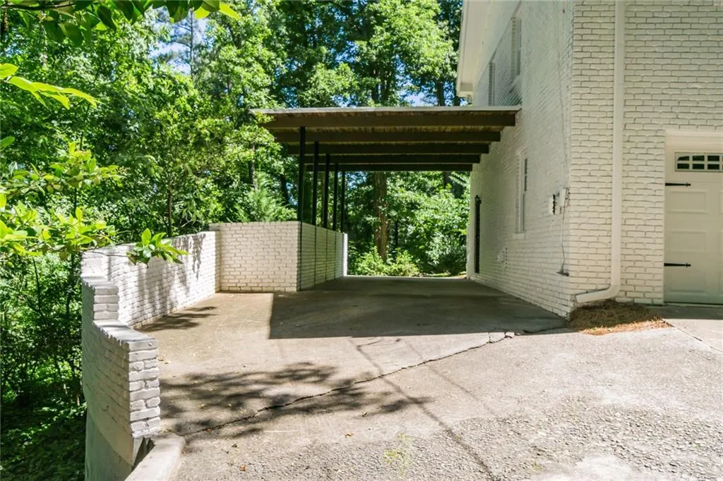 5615 Kayron Drive, Atlanta, Georgia 30342, 3 Bedrooms Bedrooms, ,2 BathroomsBathrooms,Residential,Sold,5615 Kayron Drive,5999820