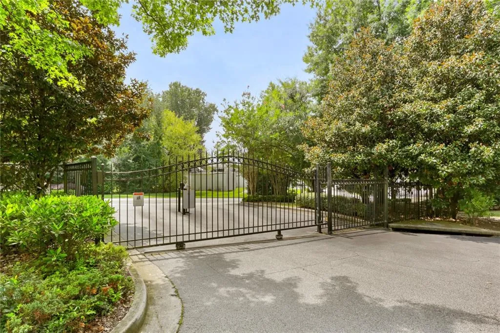 5641 Roswell Road Unit 116, Sandy Springs, Georgia 30342, 2 Bedrooms Bedrooms, ,2 BathroomsBathrooms,Residential,Sold,5641 Roswell Road Unit 116,6929334