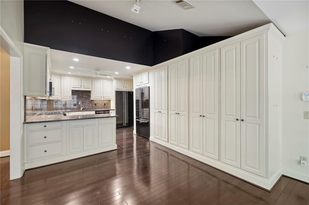 234 The South Chace, Sandy Springs, Georgia 30328, 2 Bedrooms Bedrooms, ,2 BathroomsBathrooms,Residential,Sold,234 The South Chace,7295585