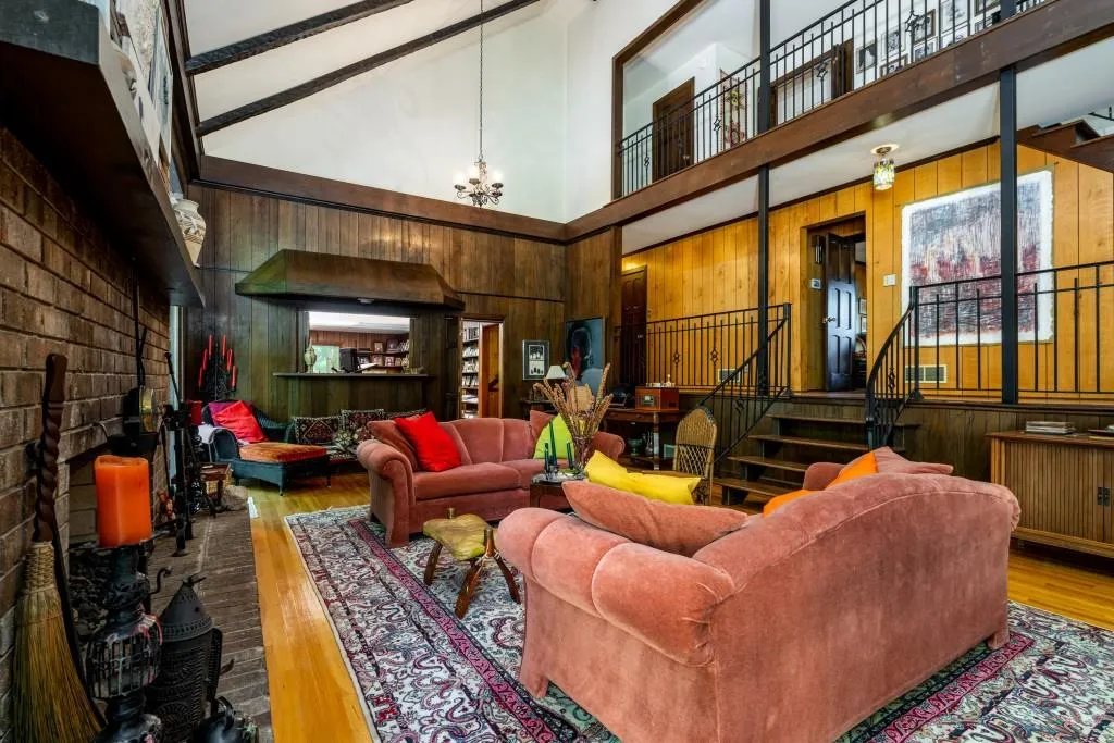 1605 Saint Tropez Way, Sandy Springs, Georgia 30350, 4 Bedrooms Bedrooms, ,2 BathroomsBathrooms,Residential,Sold,1605 Saint Tropez Way,6902686