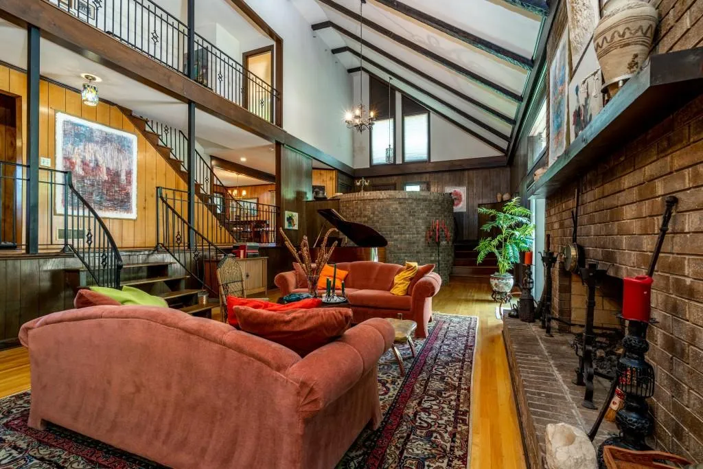 1605 Saint Tropez Way, Sandy Springs, Georgia 30350, 4 Bedrooms Bedrooms, ,2 BathroomsBathrooms,Residential,Sold,1605 Saint Tropez Way,6902686