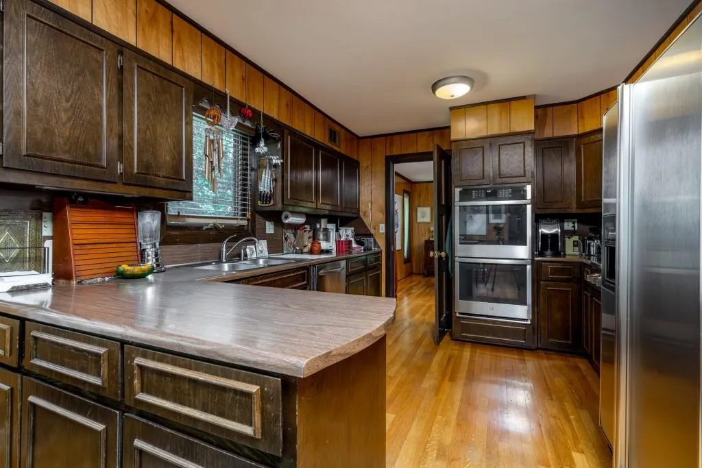 1605 Saint Tropez Way, Sandy Springs, Georgia 30350, 4 Bedrooms Bedrooms, ,2 BathroomsBathrooms,Residential,Sold,1605 Saint Tropez Way,6902686