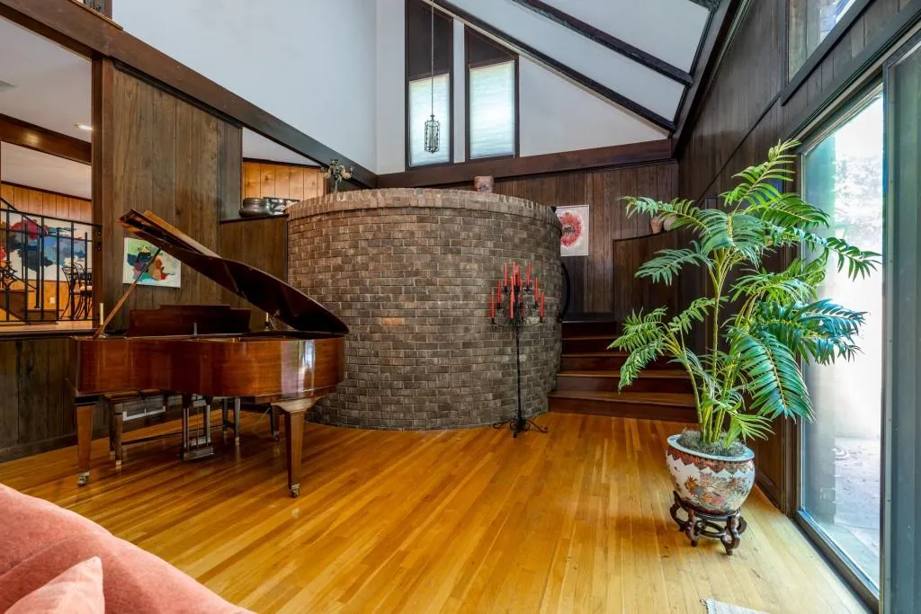 1605 Saint Tropez Way, Sandy Springs, Georgia 30350, 4 Bedrooms Bedrooms, ,2 BathroomsBathrooms,Residential,Sold,1605 Saint Tropez Way,6902686