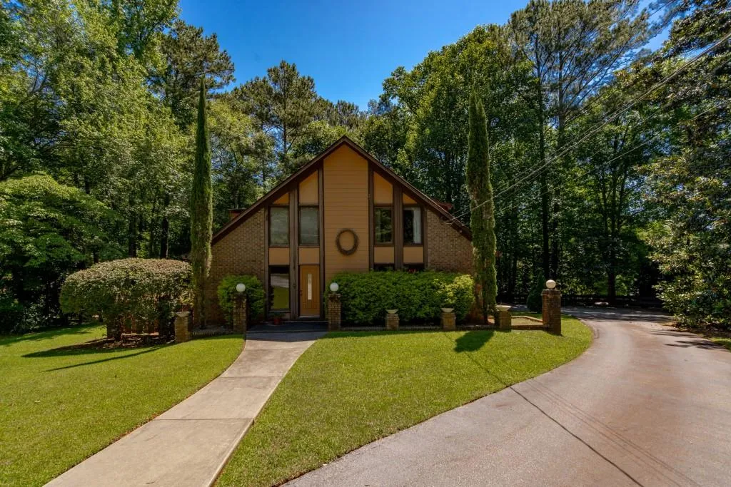 1605 Saint Tropez Way, Sandy Springs, Georgia 30350, 4 Bedrooms Bedrooms, ,2 BathroomsBathrooms,Residential,Sold,1605 Saint Tropez Way,6902686