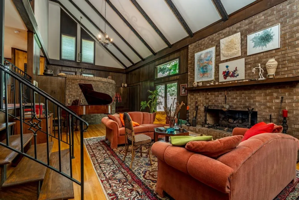 1605 Saint Tropez Way, Sandy Springs, Georgia 30350, 4 Bedrooms Bedrooms, ,2 BathroomsBathrooms,Residential,Sold,1605 Saint Tropez Way,6902686