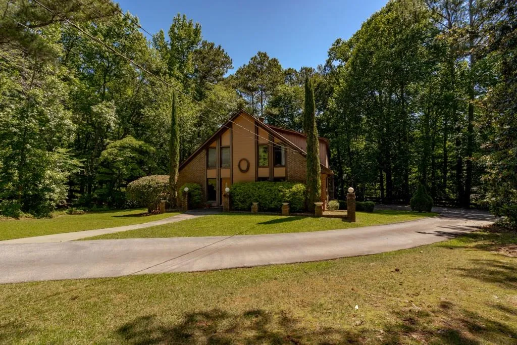 1605 Saint Tropez Way, Sandy Springs, Georgia 30350, 4 Bedrooms Bedrooms, ,2 BathroomsBathrooms,Residential,Sold,1605 Saint Tropez Way,6902686