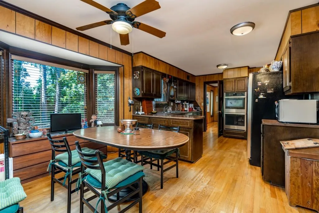 1605 Saint Tropez Way, Sandy Springs, Georgia 30350, 4 Bedrooms Bedrooms, ,2 BathroomsBathrooms,Residential,Sold,1605 Saint Tropez Way,6902686