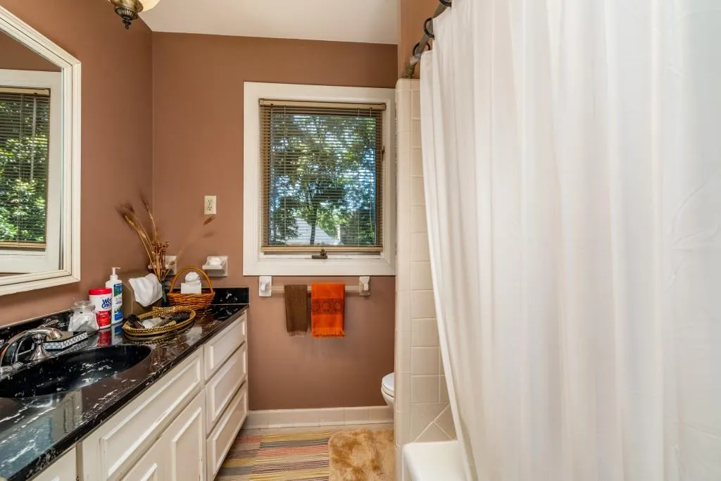 1605 Saint Tropez Way, Sandy Springs, Georgia 30350, 4 Bedrooms Bedrooms, ,2 BathroomsBathrooms,Residential,Sold,1605 Saint Tropez Way,6902686