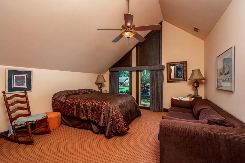 1605 Saint Tropez Way, Sandy Springs, Georgia 30350, 4 Bedrooms Bedrooms, ,2 BathroomsBathrooms,Residential,Sold,1605 Saint Tropez Way,6902686