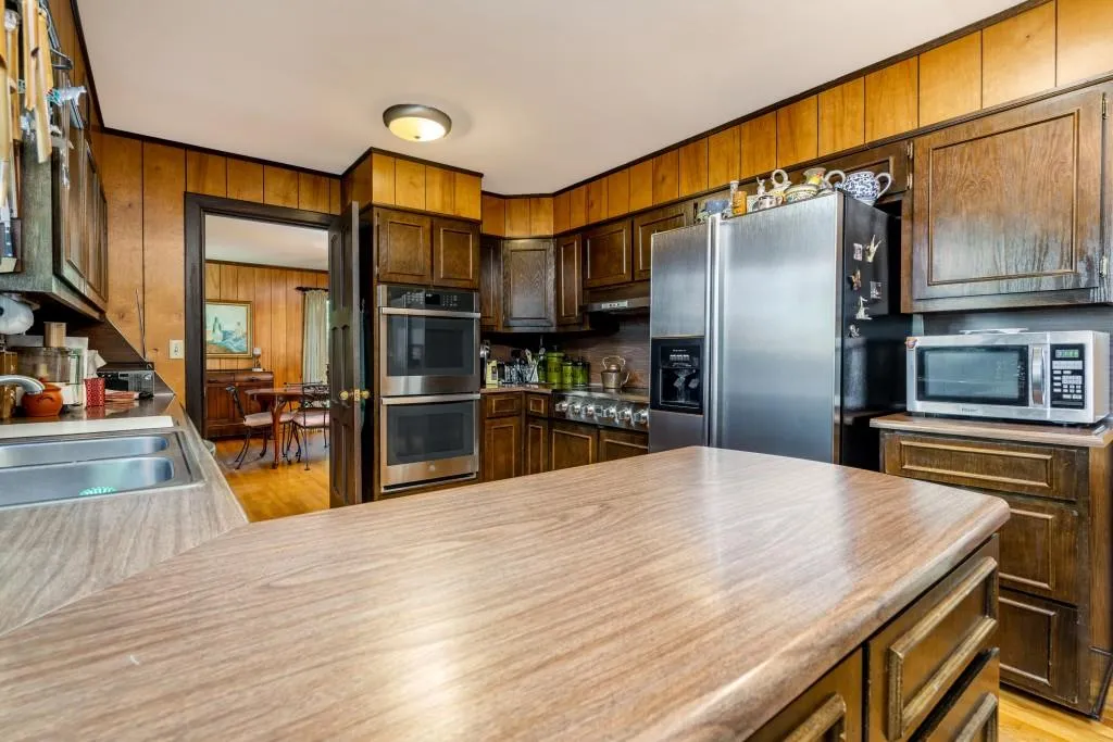 1605 Saint Tropez Way, Sandy Springs, Georgia 30350, 4 Bedrooms Bedrooms, ,2 BathroomsBathrooms,Residential,Sold,1605 Saint Tropez Way,6902686