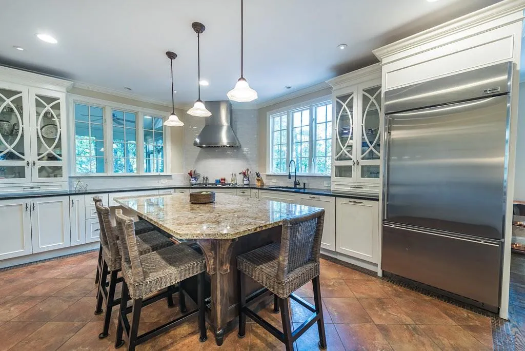 370 Kelson Drive, Sandy Springs, Georgia 30327, 5 Bedrooms Bedrooms, ,4 BathroomsBathrooms,Residential,Sold,370 Kelson Drive,5953889