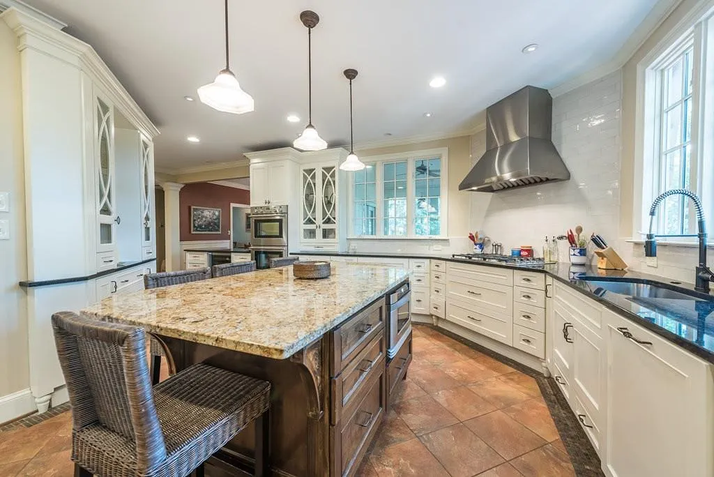 370 Kelson Drive, Sandy Springs, Georgia 30327, 5 Bedrooms Bedrooms, ,4 BathroomsBathrooms,Residential,Sold,370 Kelson Drive,5953889