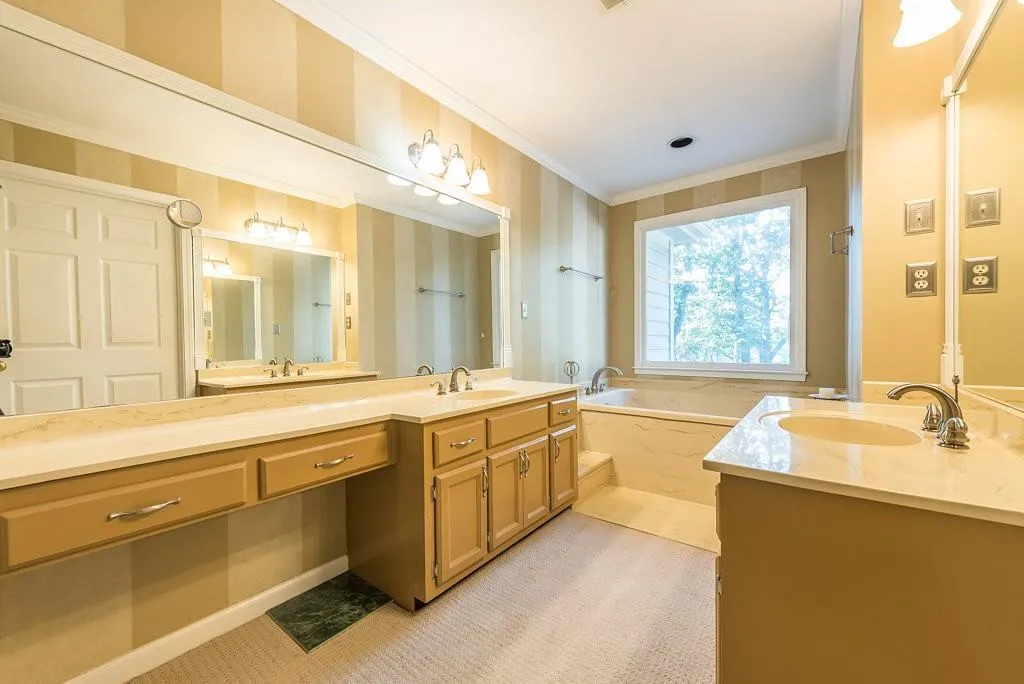 370 Kelson Drive, Sandy Springs, Georgia 30327, 5 Bedrooms Bedrooms, ,4 BathroomsBathrooms,Residential,Sold,370 Kelson Drive,5953889