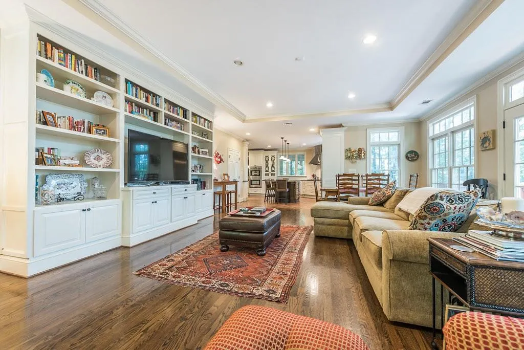 370 Kelson Drive, Sandy Springs, Georgia 30327, 5 Bedrooms Bedrooms, ,4 BathroomsBathrooms,Residential,Sold,370 Kelson Drive,5953889