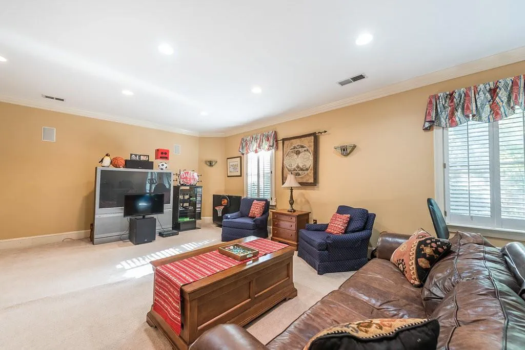 370 Kelson Drive, Sandy Springs, Georgia 30327, 5 Bedrooms Bedrooms, ,4 BathroomsBathrooms,Residential,Sold,370 Kelson Drive,5953889