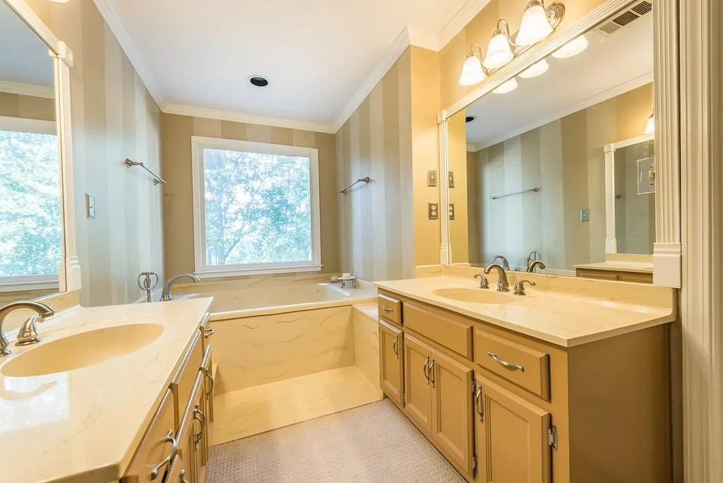 370 Kelson Drive, Sandy Springs, Georgia 30327, 5 Bedrooms Bedrooms, ,4 BathroomsBathrooms,Residential,Sold,370 Kelson Drive,5953889