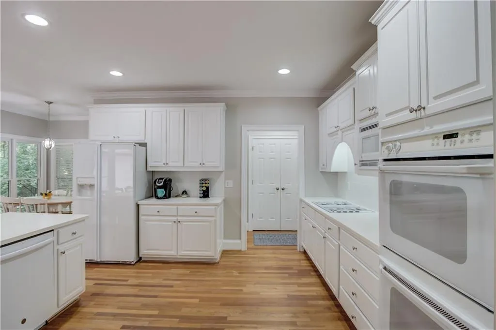 5825 Mitchell Road, Sandy Springs, Georgia 30328, 4 Bedrooms Bedrooms, ,2 BathroomsBathrooms,Residential,Sold,5825 Mitchell Road,6924931