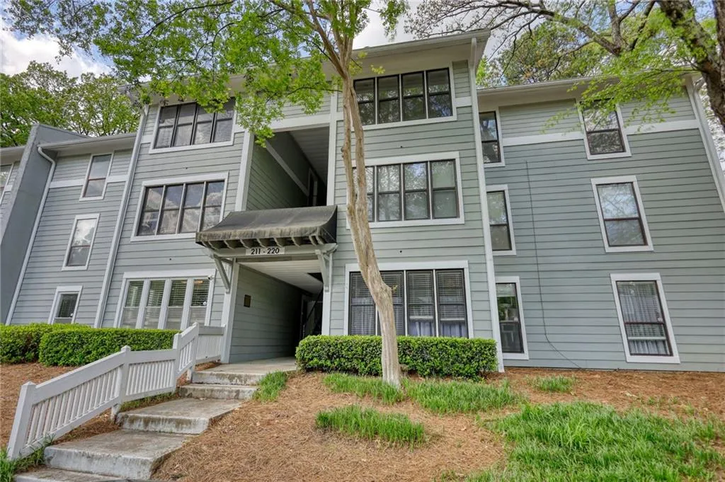 211 Summit North Drive Ne Unit 211, Atlanta, Georgia 30324, 1 Bedroom Bedrooms, ,1 BathroomBathrooms,Residential,For Sale,211 Summit North Drive Ne Unit 211,7681257