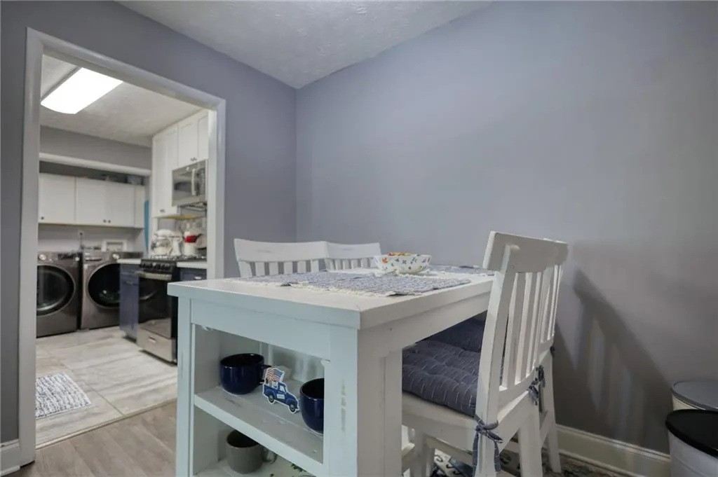 211 Summit North Drive Ne Unit 211, Atlanta, Georgia 30324, 1 Bedroom Bedrooms, 0 ,1 BathroomBathrooms,Residential,For Sale,211 Summit North Drive Ne Unit 211,7681257
