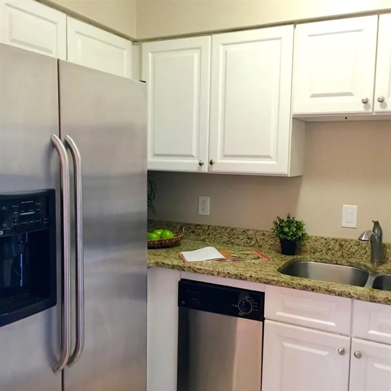 6980 Roswell Road Ne Unit E 13, Sandy Springs, Georgia 30328, 1 Bedroom Bedrooms, ,1 BathroomBathrooms,Residential,Sold,6980 Roswell Road Ne Unit E 13,5648660