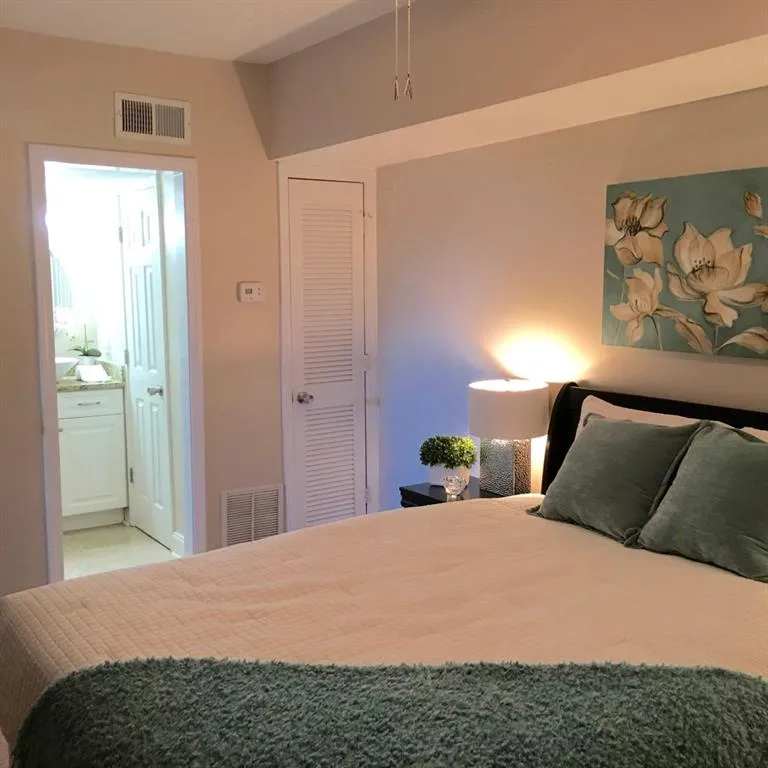6980 Roswell Road Ne Unit E 13, Sandy Springs, Georgia 30328, 1 Bedroom Bedrooms, ,1 BathroomBathrooms,Residential,Sold,6980 Roswell Road Ne Unit E 13,5648660