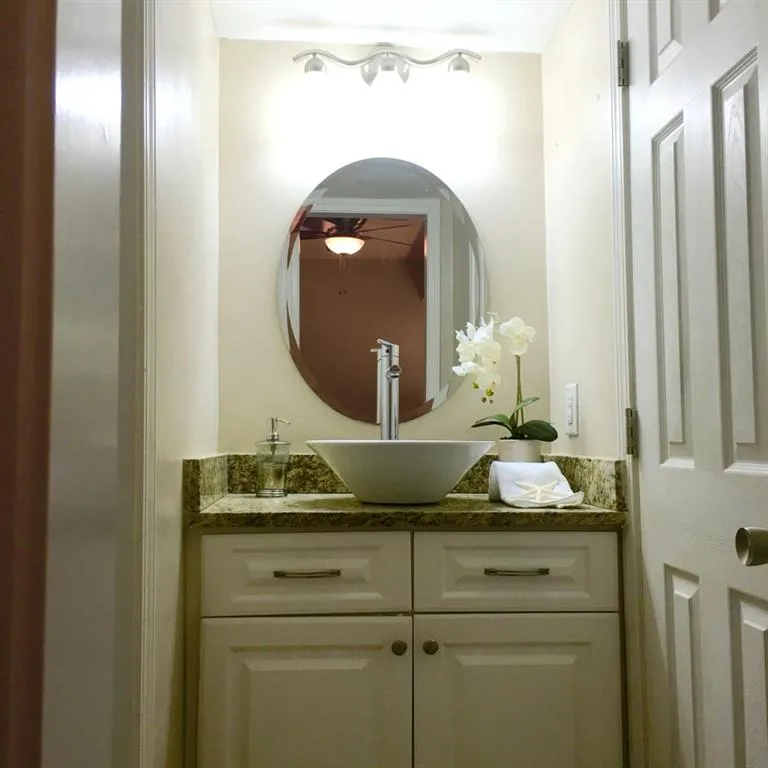 6980 Roswell Road Ne Unit E 13, Sandy Springs, Georgia 30328, 1 Bedroom Bedrooms, ,1 BathroomBathrooms,Residential,Sold,6980 Roswell Road Ne Unit E 13,5648660