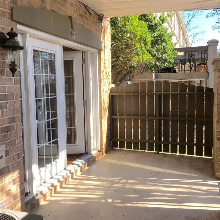 6980 Roswell Road Ne Unit E 13, Sandy Springs, Georgia 30328, 1 Bedroom Bedrooms, ,1 BathroomBathrooms,Residential,Sold,6980 Roswell Road Ne Unit E 13,5648660