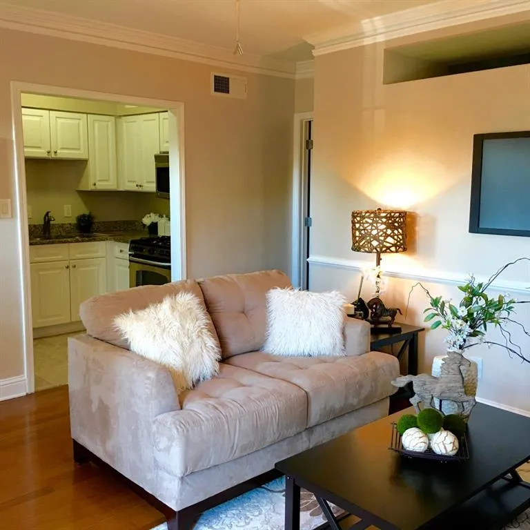 6980 Roswell Road Ne Unit E 13, Sandy Springs, Georgia 30328, 1 Bedroom Bedrooms, ,1 BathroomBathrooms,Residential,Sold,6980 Roswell Road Ne Unit E 13,5648660