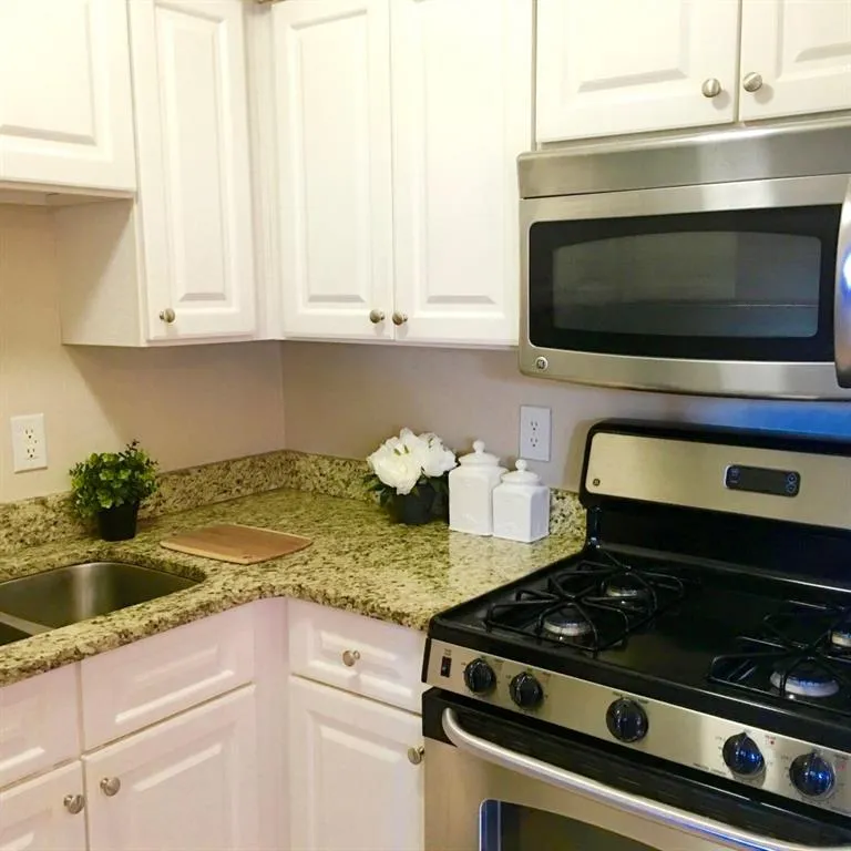 6980 Roswell Road Ne Unit E 13, Sandy Springs, Georgia 30328, 1 Bedroom Bedrooms, ,1 BathroomBathrooms,Residential,Sold,6980 Roswell Road Ne Unit E 13,5648660