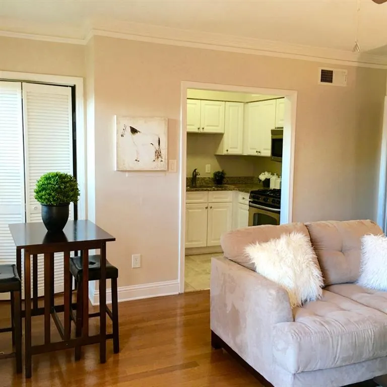6980 Roswell Road Ne Unit E 13, Sandy Springs, Georgia 30328, 1 Bedroom Bedrooms, ,1 BathroomBathrooms,Residential,Sold,6980 Roswell Road Ne Unit E 13,5648660