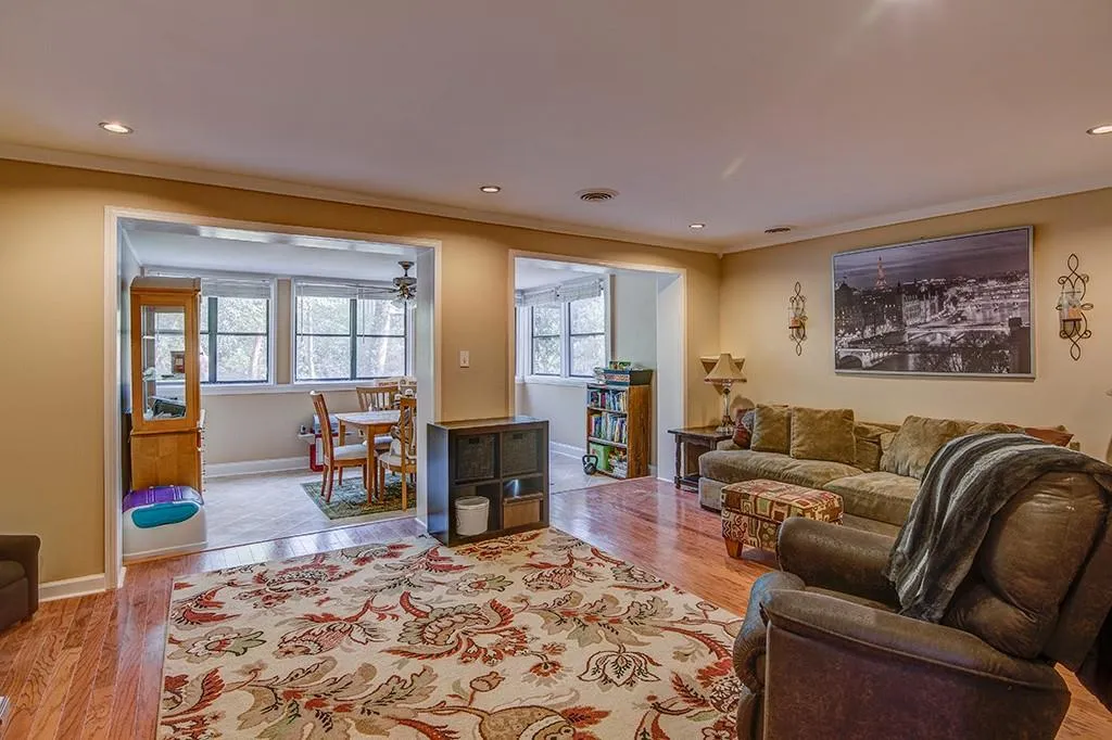 155 Maribeau Square Unit -, Atlanta, Georgia 30327, 2 Bedrooms Bedrooms, ,2 BathroomsBathrooms,Residential,Sold,155 Maribeau Square Unit -,5669184