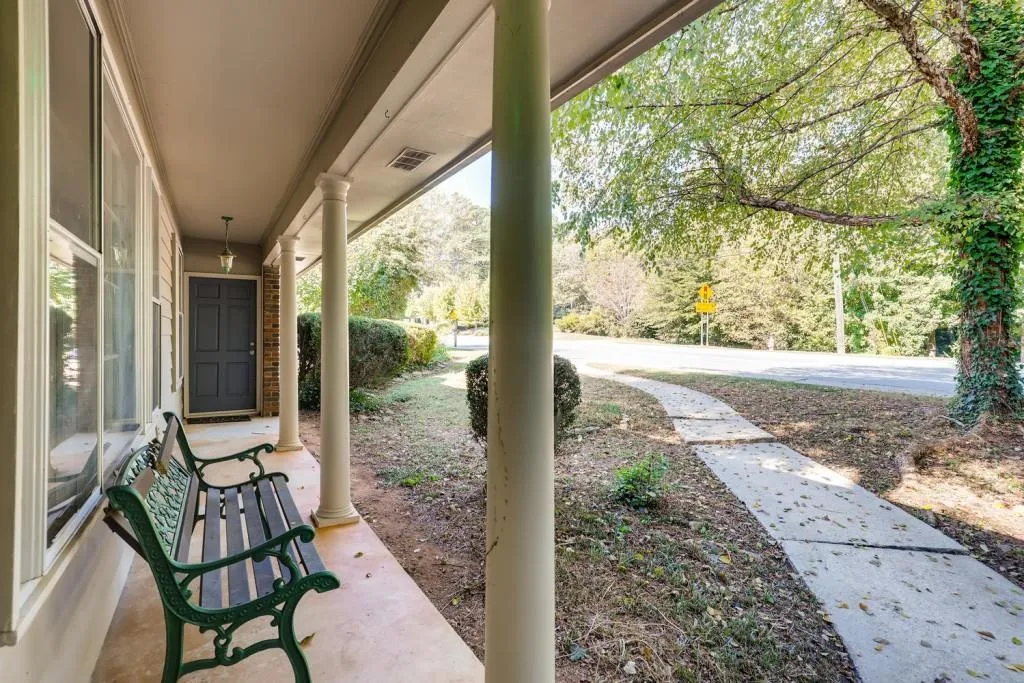 6635 Brandon Mill Road, Sandy Springs, Georgia 30328, 4 Bedrooms Bedrooms, ,3 BathroomsBathrooms,Residential,Sold,6635 Brandon Mill Road,6625544